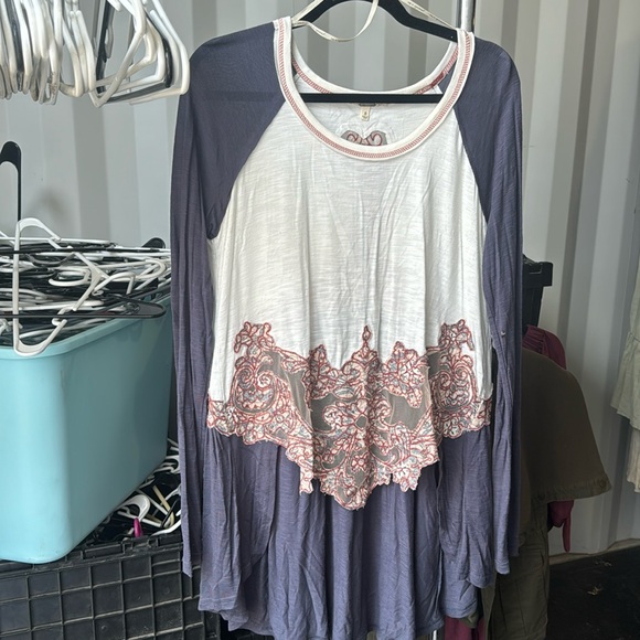 gimmicks by BKE Tops - Appliqué gimmicks top